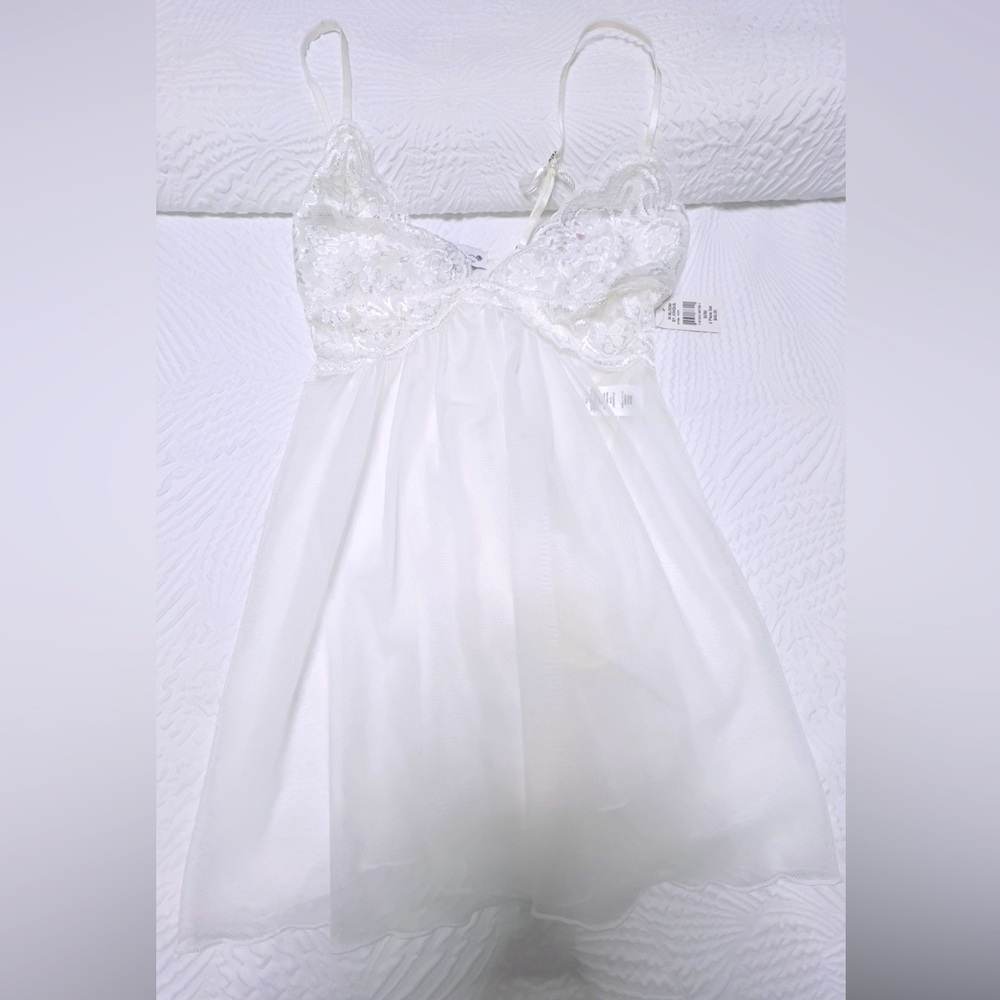 BLOOM BY JOQUIL - New Pure White 2-Piece Lingerie Set w/ Thong - Size Medium